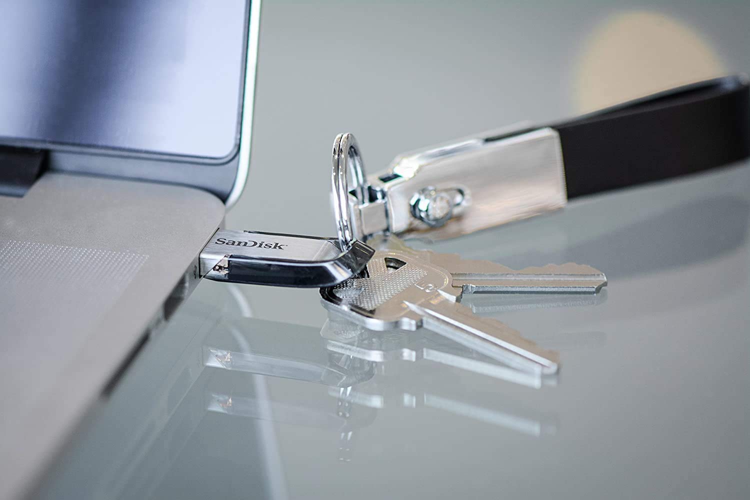 SanDisk Ultra Flair 64GB USB 3.0 Pen Drive, MulticolorSqul Tech